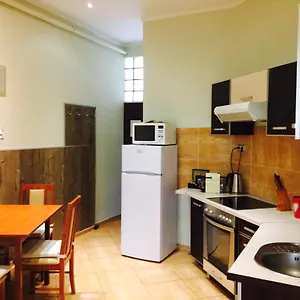 Apartment Kaz7 Kazinczy, Budapest